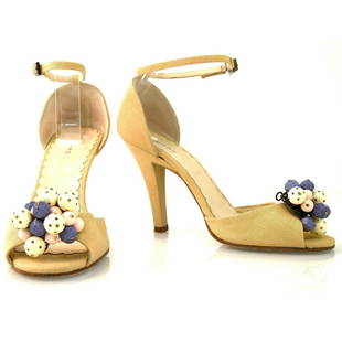 Auth Marc Jacobs Ankle-Strap Peep toe canvas Pumps Heels sz 36 shoes w. balls: For a dazzling touch, add these feminine and gorgeous peep toe pumps by Marc Jacobs to your wardrobe. These chic Marc Jacobs shoes feature ankle straps with brasstone buckles made from beige