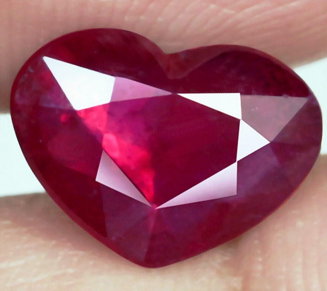 2,52 cts Natural Heart Red Ruby (1 of 3)