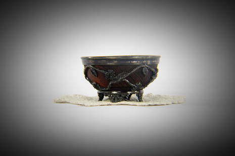 Flemish Oak and Silver Footed Bowl: Title: Flemish Oak and Silver Footed BowlDescription: St. Louis Silver Company Flemish Oak and Silver Footed Bowl. St. Louis Silver Co. was located on 207 then 118, Chestnut Street, St Louis City.