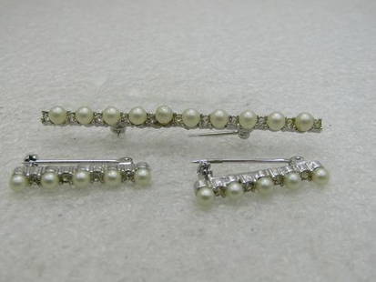 Vintage Faux Pearl Scatter Brooch Set, signed Marvella, 1960's: Vintage Faux Pearl Scatter Brooch Set, signed Marvella, 1960's Reserve: $30.00 Shipping:Domestic: Flat-rate of $5.00 to anywhere within the contiguous U.S.International: Foreign shipping rates are