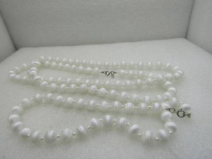 Vintage White Beaded Necklace, Choker, Clip Earrings Set, Sarah Coventry: Vintage White Beaded Necklace, Choker, Clip Earrings Set, Sarah Coventry Reserve: $30.00 Shipping:Domestic: Flat-rate of $5.00 to anywhere within the contiguous U.S.International: Foreign shipping