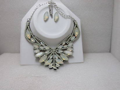 Vintage Opaque Rhinestone Statement Necklace & Earrings Set, 18" Plus: Vintage Opaque Rhinestone Statement Necklace & Earrings Set, 18" Plus Reserve: $40.00 Shipping:Domestic: Flat-rate of $5.00 to anywhere within the contiguous U.S.International: Foreign shipping