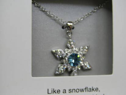 Crystal Snowflake Necklace, Aqua & Clear Stones. New in Box, 18", Silver Tone: Crystal Snowflake Necklace, Aqua & Clear Stones. New in Box, 18", Silver Tone Reserve: $30.00 Shipping:Domestic: Flat-rate of $5.00 to anywhere within the contiguous U.S.International: Foreign