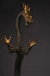 Chinese standing bronze dragon sculpture: Title: Chinese standing bronze dragon sculptureOrigin: Asian private collectionDate/Period: 20thMaterials: bronzeSize: size：210x140x 410mm Chinese bronze dragon sculpture Reserve: $80.00 