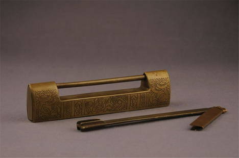 Chinese bronze lock: Title: Chinese bronze lockOrigin: Asian private collectionDate/Period: 20thMaterials: bronzeSize: size：180x20x 40mm A Chinese Bronze Roll Lock Reserve: $30.00 Shipping:Domestic: Flat-rate