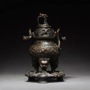 Three-legged bronze dragon incense burner sculpture: Title: Three-legged bronze dragon incense burner sculptureOrigin: Asian private collectionDate/Period: 20th cMaterials: bronze Size: 20x14x9cm Exquisite bronze dragon incense burner with engravings