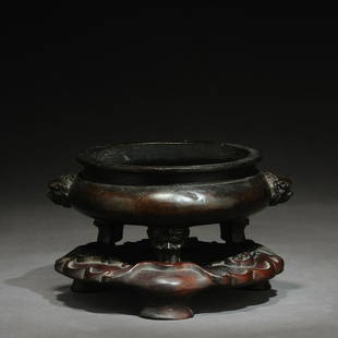 Bronze two-eared lion censer sculpture: Title: Bronze two-eared lion censer sculptureOrigin: Asian private collectionDate/Period: 19th CMaterials: bronze Size: 17x15x7cm Exquisite bronze lion incense burner with engravings on its three