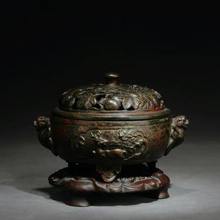 Qing Dynasty bronze two-eared lion incense burner sculpture: Title: Qing Dynasty bronze two-eared lion incense burner sculptureOrigin: Asian private collectionDate/Period: 19th CMaterials: bronze Size: 20x18x13cm Exquisite bronze lion incense burner with