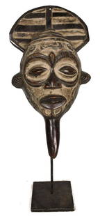 Dance mask – Wood – Bena Lulua – Congo DRC: Title: Dance mask – Wood – Bena Lulua – Congo DRCDescription: Fine face mask with broad sides and toppart covering the entire head of the dancer. The surface with typical Lulua