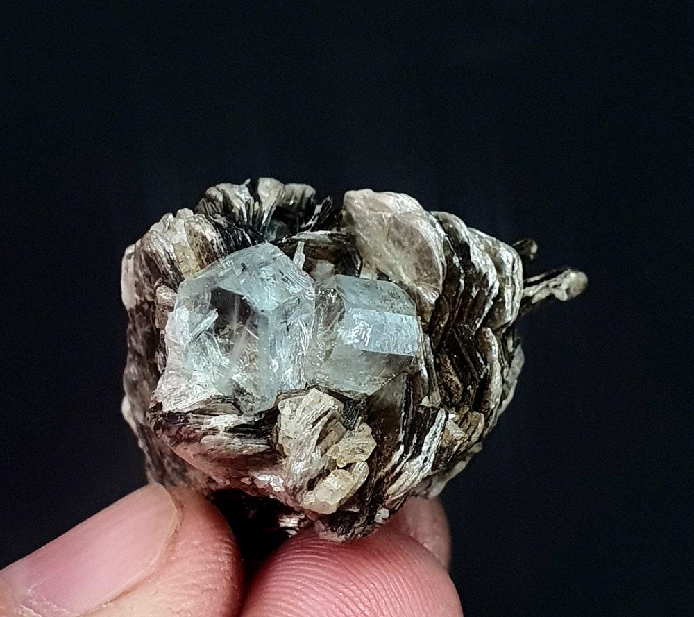 19 Grams Very Beautiful Terminated Twinz Aquamarine on Muscovite Matrix From Nagar Valley Gilgit (1 of 6)