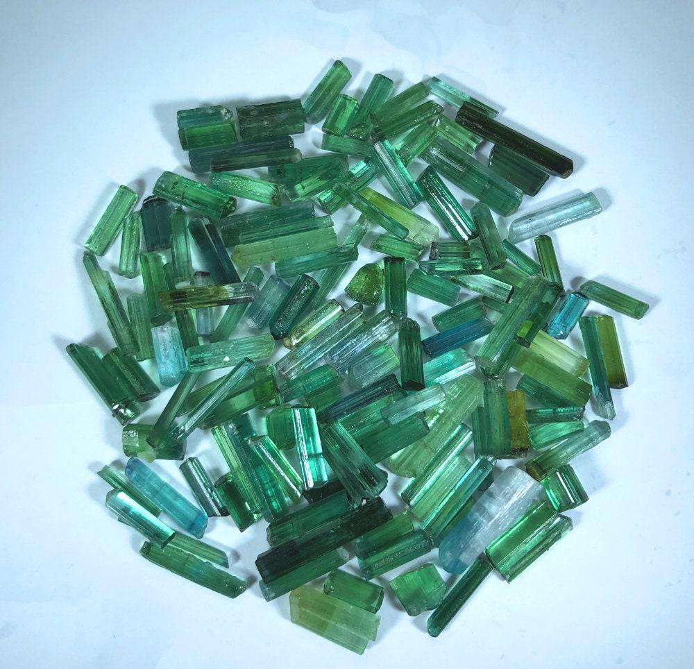 28 Gram Raw Natural Green Tourmaline crystal: Materials: tourmaline, tourmaline slice, slice, tourmaline gemstone Description 28 Gram Raw Natural Green Tourmaline crystal Weight : - 28 Gram Treatment : Natural Origin : Afghanistan Standard Intern