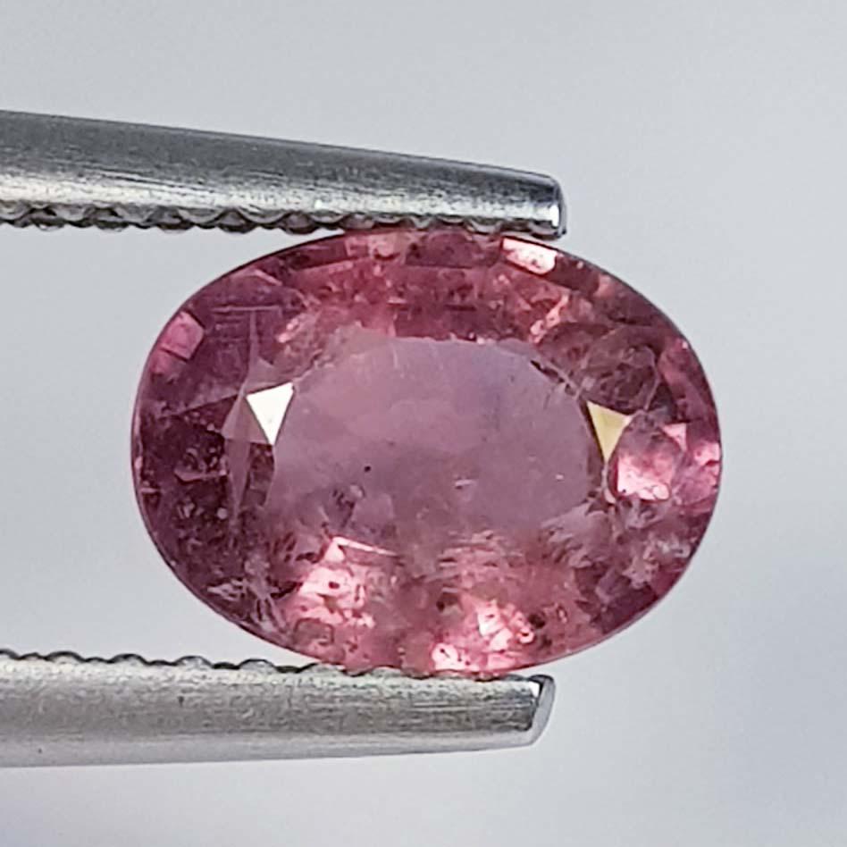 1.65 ct Natural Pink Sapphire: No Reserve! Title: 1.65 ct Natural Pink Sapphire Color/Clarity: VS Gemstones: Loosegemstone Carat Weights: 1.65 Size/Dimensions: 8.00 x 6.30 x 3.30 Additional Information: Oval - Burma Shipping: Dome