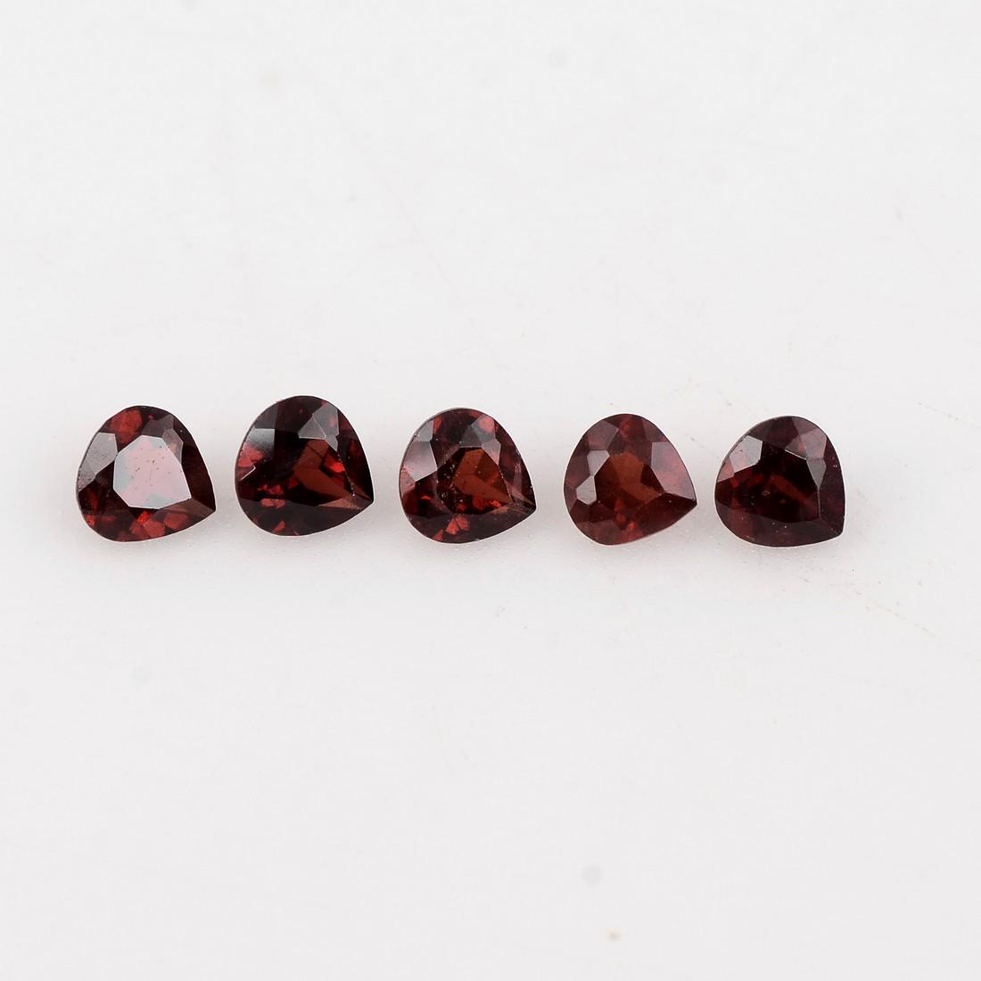 1.72 Carat Red Color Heart Natural Garnet Loose Gemstone 5 Pieces: No Reserve! Title: 1.72 Carat Red Color Heart Natural Garnet Loose Gemstone 5 Pieces Additional Information: Specification of Gemstone Stone : Garnet Shape : Heart Size : 2.5H x 4L x 4W mm Color : Red