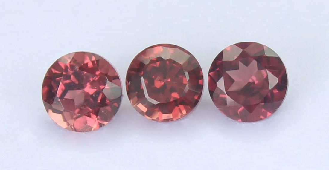 1.15 Cts Natural Almandite Garnet Lot: No Reserve! Title: 1.15 Cts Natural Almandite Garnet Lot Additional Info: Gemstone : Natural Almandite Garnet . Shape and cut : Round Cut. Weight : 1.15 carats. Measurements : 4x4 mm[calibrated]. Colo