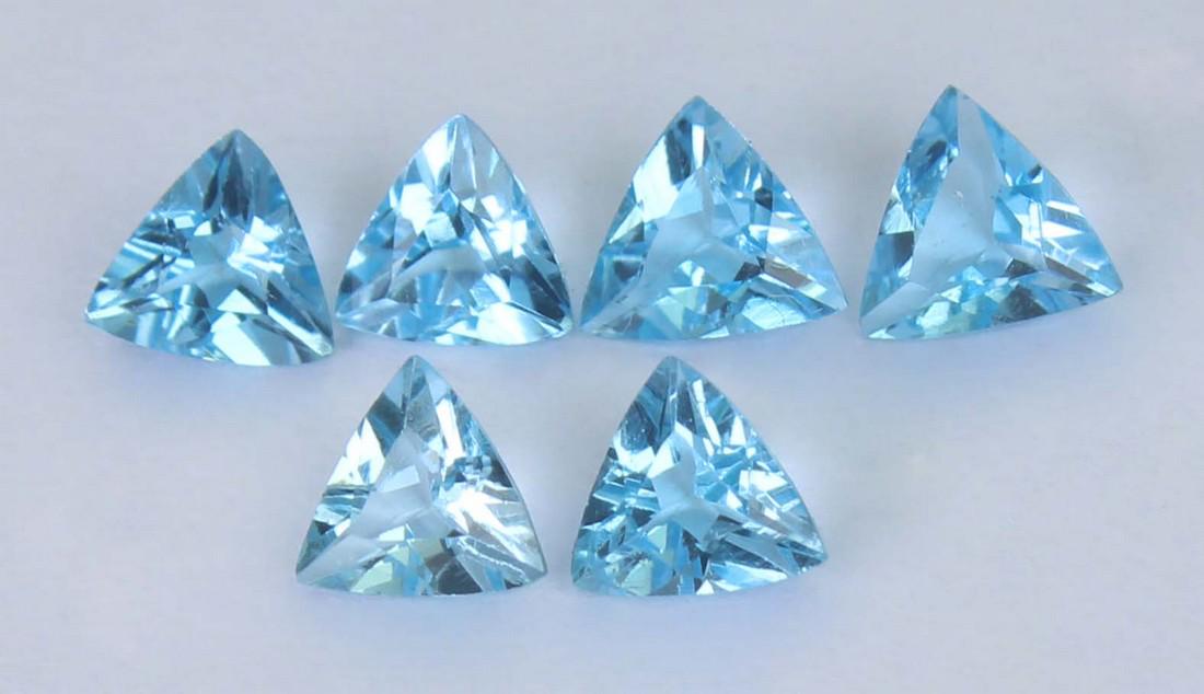 1.44 cts Natrual Blue Topaz Lot: No Reserve! Title: 1.44 cts Natrual Blue Topaz Lot Additional Info: Gemstone : Natrual Blue Topaz . Weight : 1.44 carats. Dimensions: 4x4 mm . Shape : Trillion Cut . Color : Blue . Treatment : Irradia