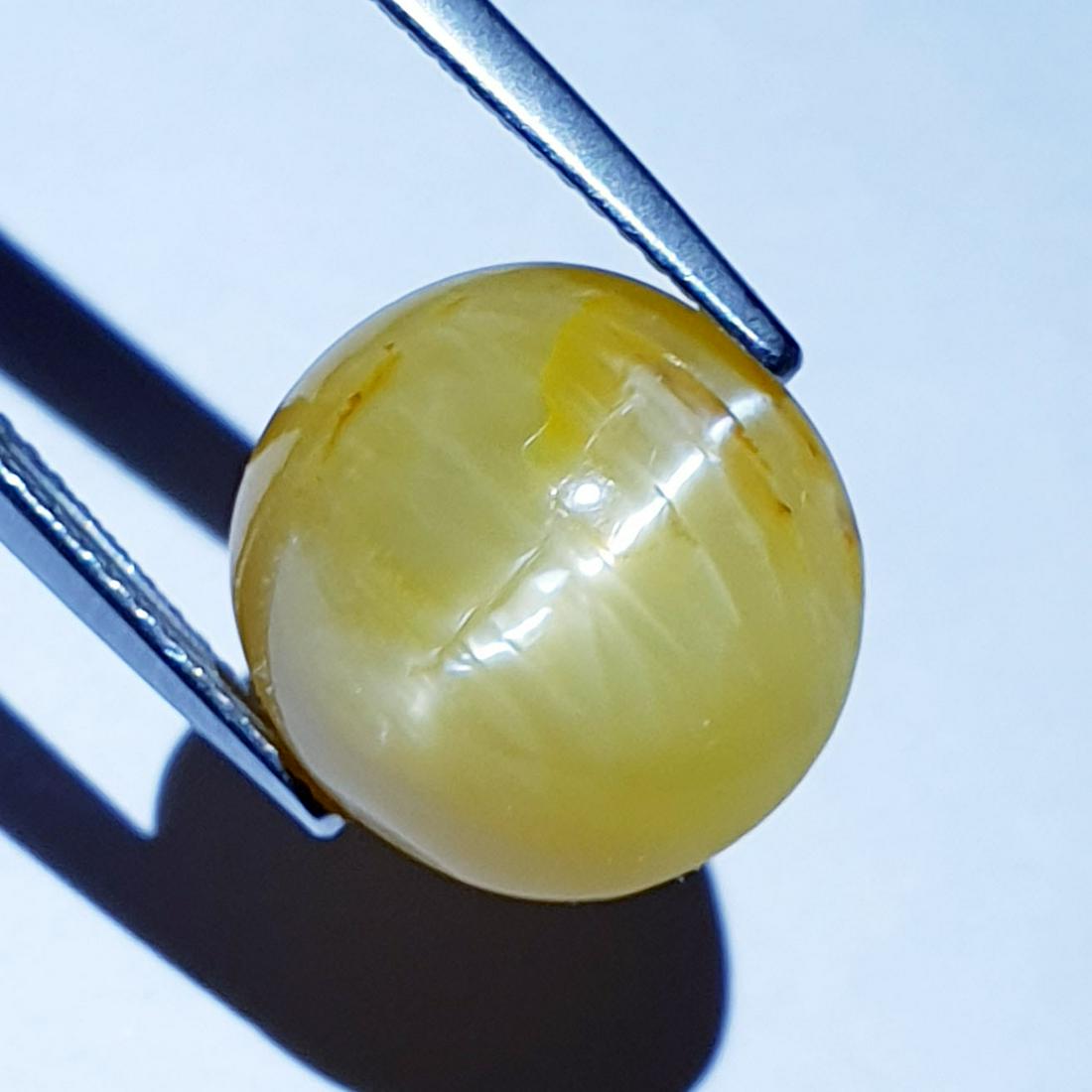 9.33 ct Natural Opal Cat's Eye: No Reserve! Title: 9.33 ct Natural Opal Cat's Eye Color/Clarity: Semi Transparent Gemstones: Loosegemstone Carat Weights: 9.33 Size/Dimensions: 13.60 x 13.10 x 8.90 Additional Information: Round - Afr