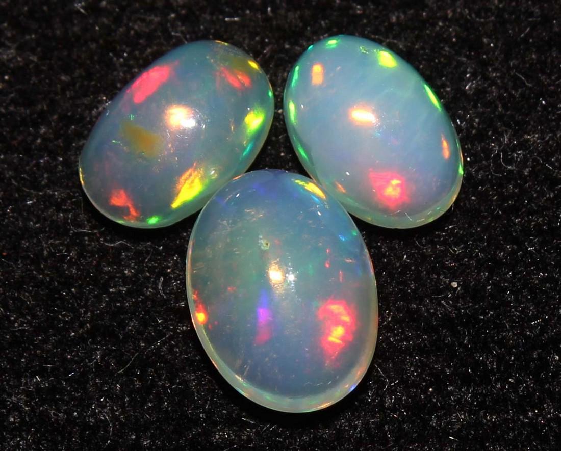 0.95 Cts Natural Opal Lot (1 of 2)