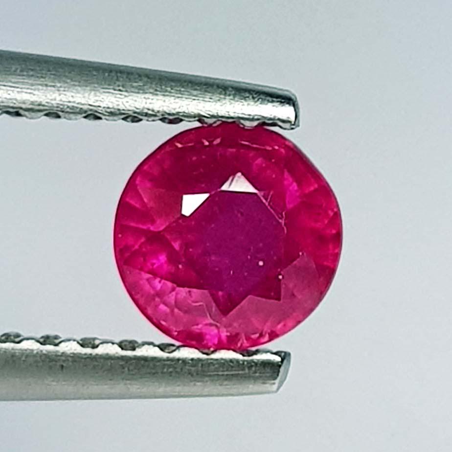 0.76 Ct Natural Ruby Round Cut (1 of 4)
