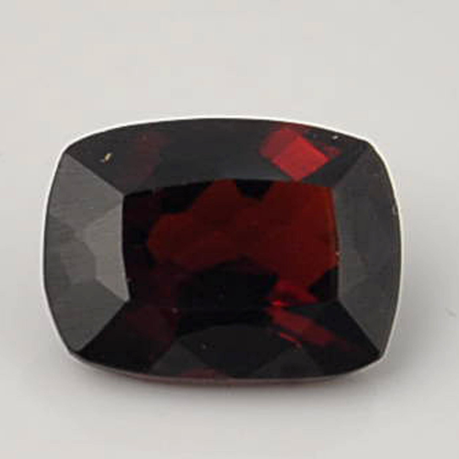 1.7 Carat Red Color Octagon Natural Garnet Loose Gemstone 1 Pieces: No Reserve! Title: 1.7 Carat Red Color Octagon Natural Garnet Loose Gemstone 1 Pieces Additional Information: Specification of Gemstone Stone : Garnet Shape : Octagon Size : 4H x 8L x 6W mm Color : Re