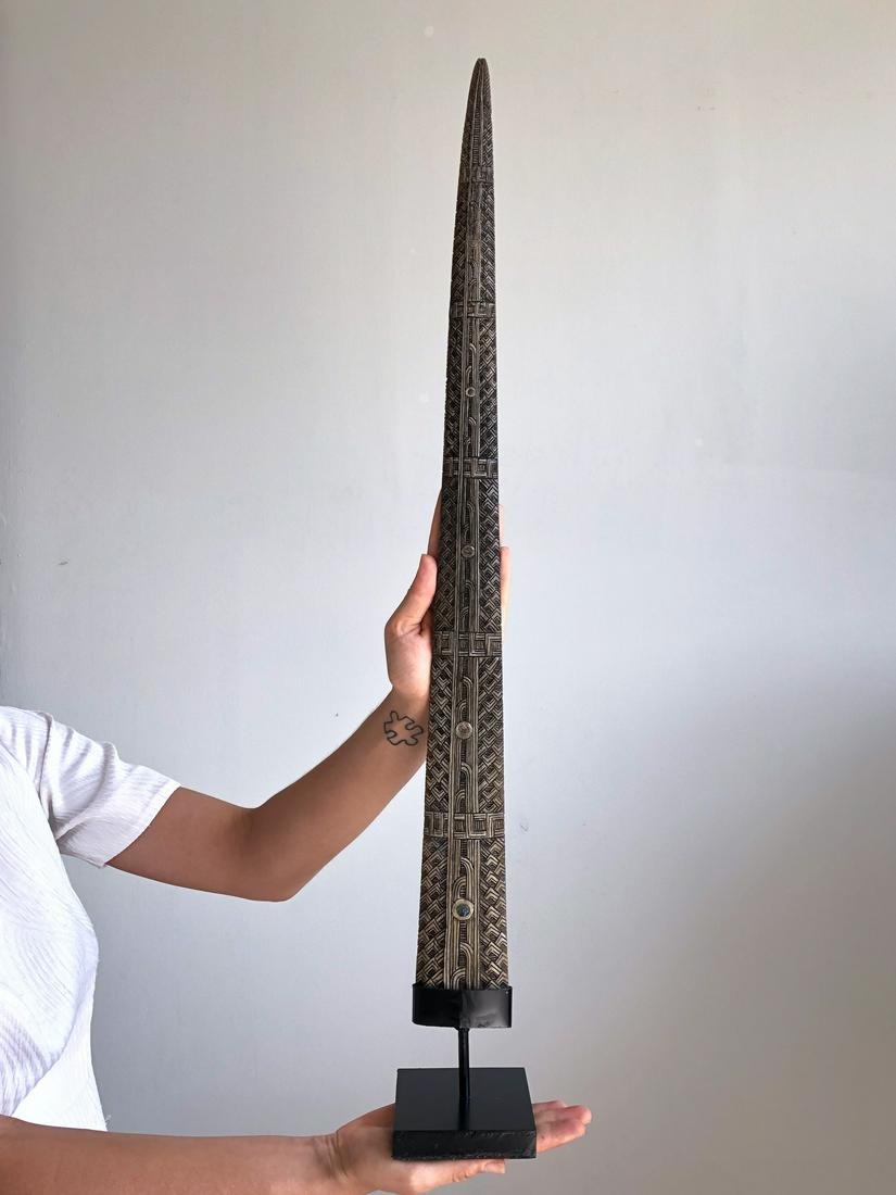 Fine Hand Carved Maori Swordfish Bill - Traditional Rauponga Pattern: Title: Fine Hand Carved Maori Swordfish Bill - Traditional Rauponga Pattern Maker: Unknown Origin: Indonesia Date/Period: 2021 Materials: Bone, Steel, Xiphius Gladius Dimensions:Height including stand