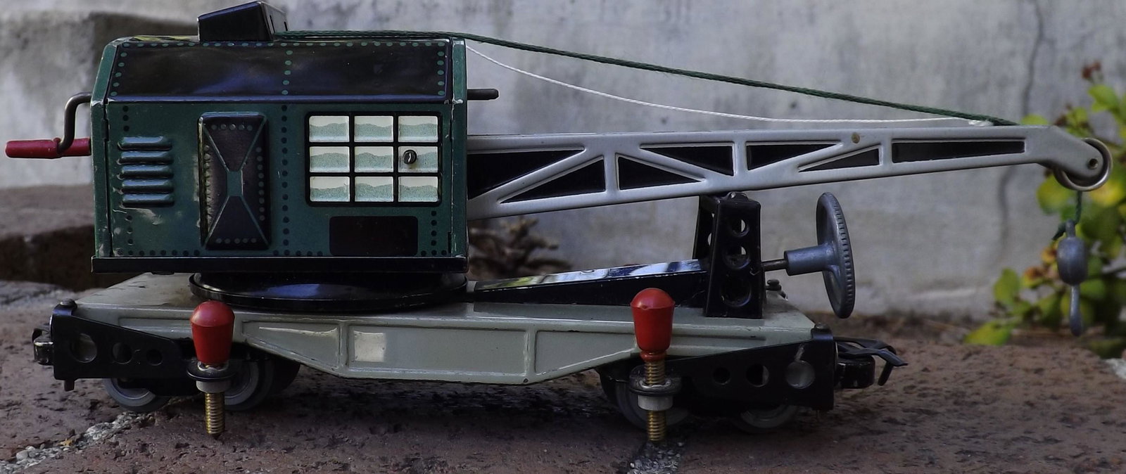 Biller Bahn train-rescue crane ,Oe scale (O scale on HO rails) , Made in Germany, c10,. (1 of 6)