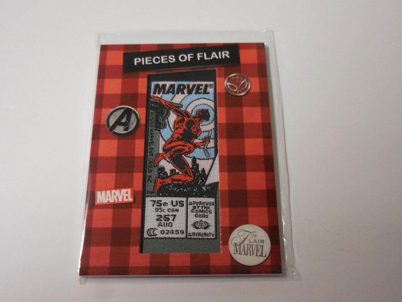19 UD MARVEL FLAIR DAREDEVIL PATCH (1 of 2)