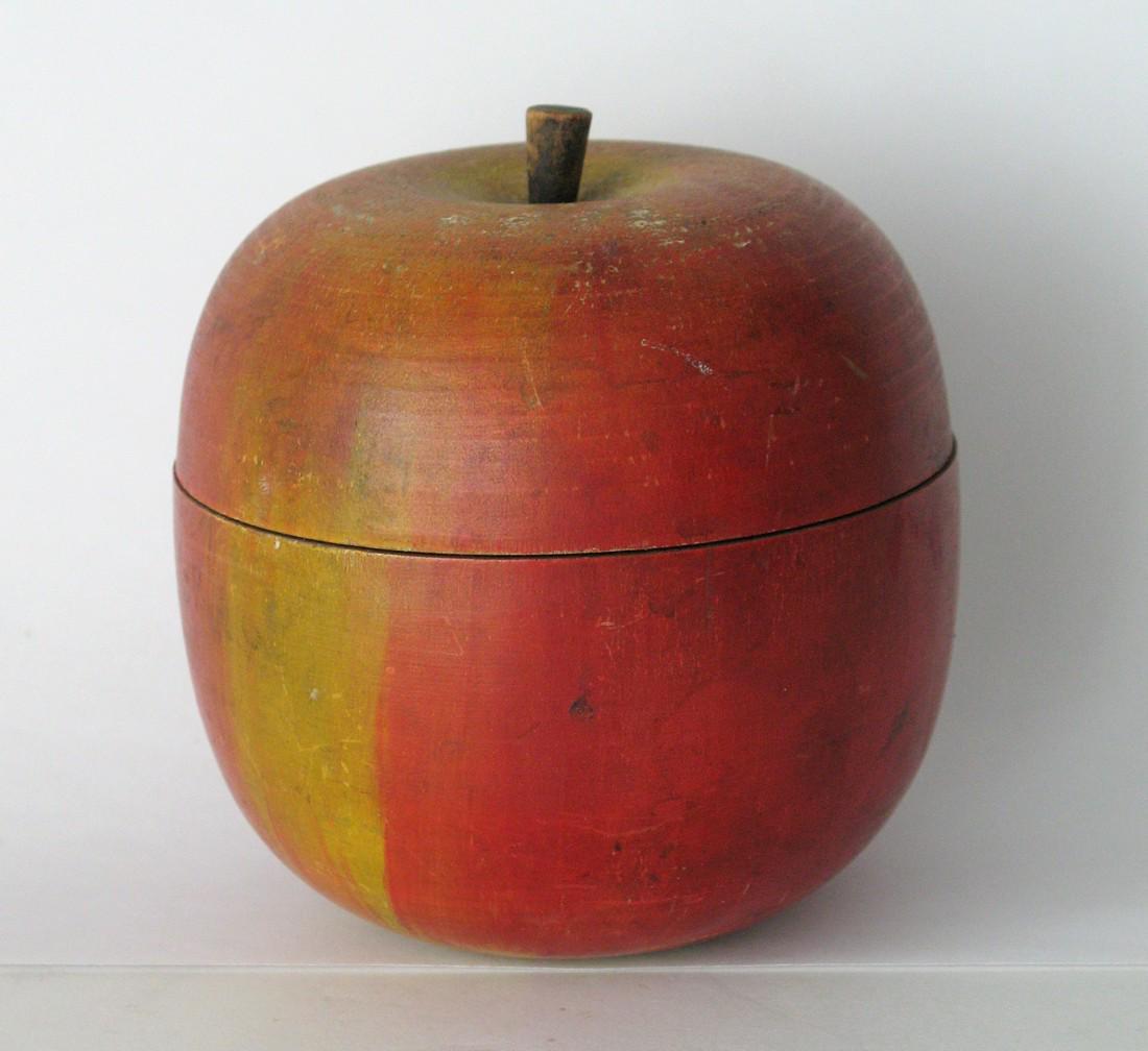 Vintage larger size wood apple. (1 of 3)