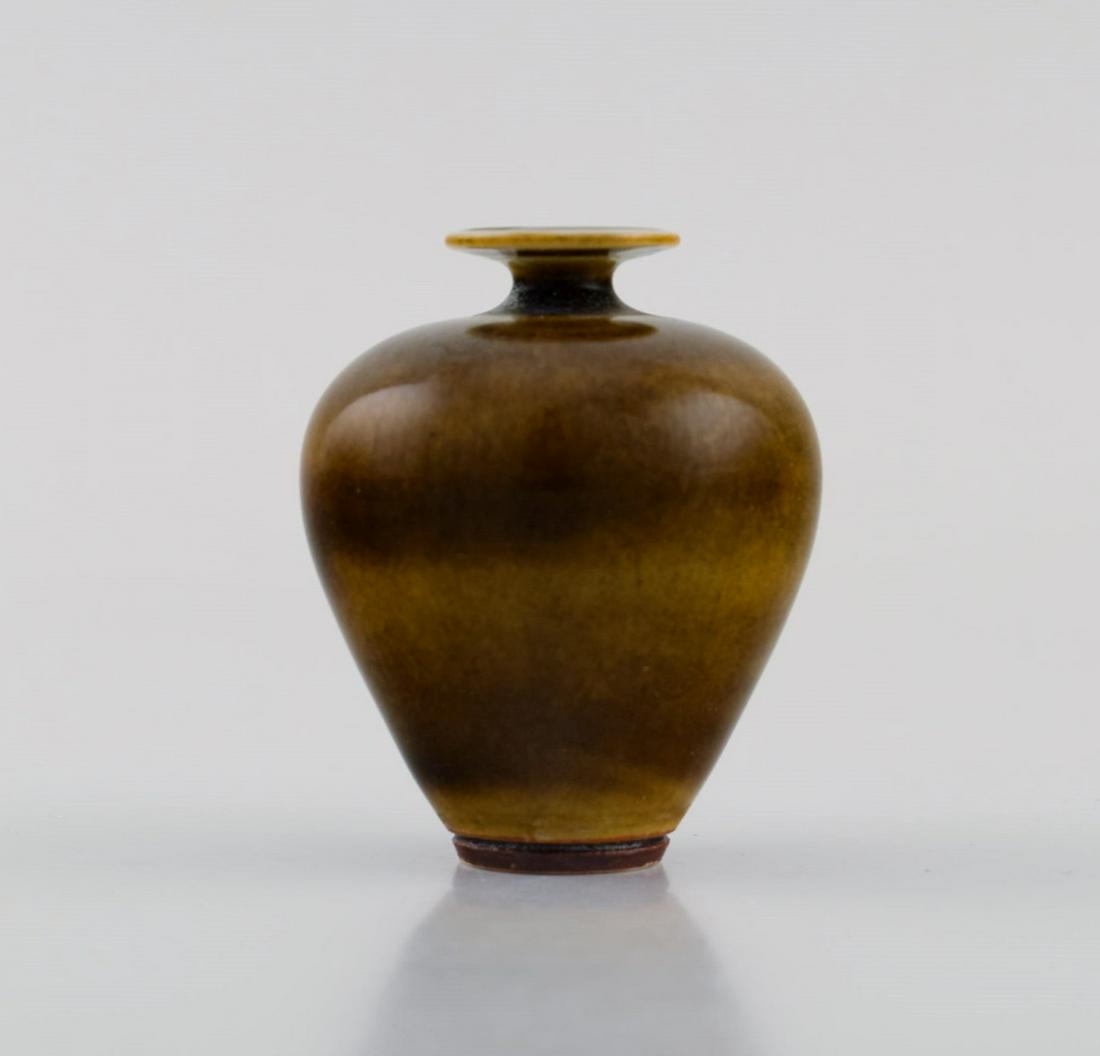 Berndt Friberg (1899-1981) for Gustavsberg Studiohand. Miniature vase in glazed ceramics. Beautiful: Title: Berndt Friberg (1899-1981) for Gustavsberg Studiohand. Miniature vase in glazed ceramics. Beautiful glaze in light earth shades. Dated 1971. Brand: Gustavsberg Provenance: Berndt Friberg (1899-