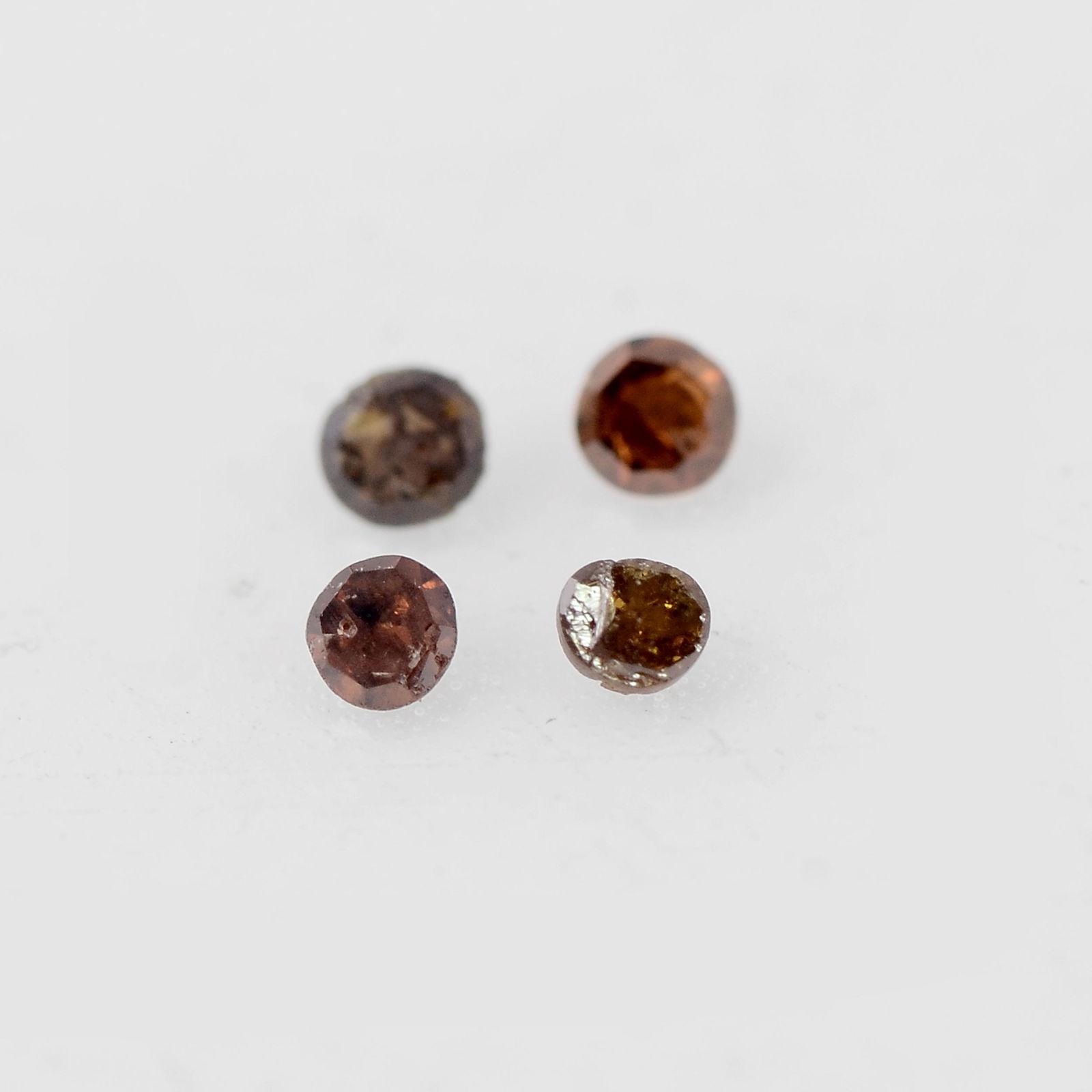 0.052 Carat Fancy Red Color Round Natural Diamond Loose Gemstone 4 Pieces: No Reserve! Title: 0.052 Carat Fancy Red Color Round Natural Diamond Loose Gemstone 4 Pieces Additional Information: Specification of Gemstone Stone : Diamond Shape : Round Size : 1.5L x 1.5W mm Color