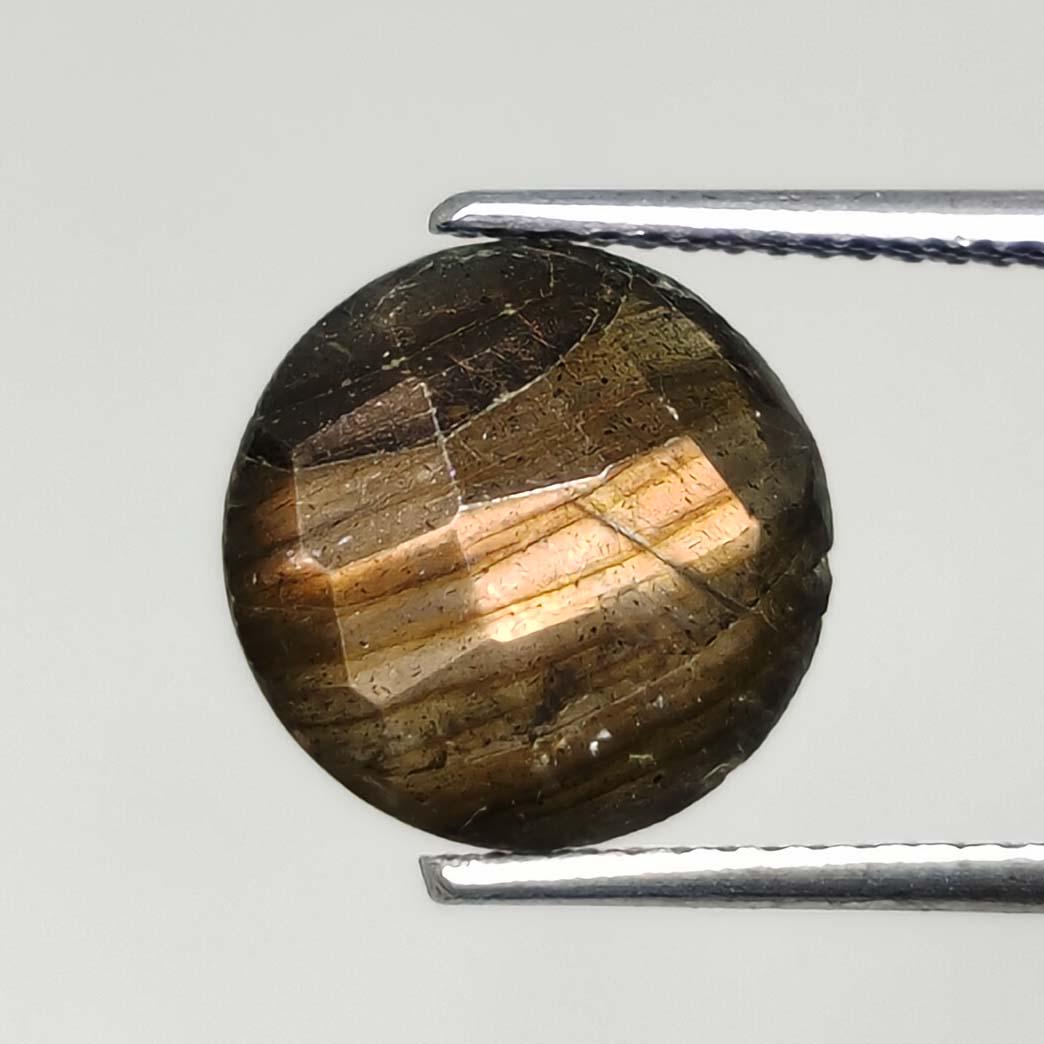 4.05 ct Natural Faceted Labradorite: No Reserve! Title: 4.05 ct Natural Faceted Labradorite Additional Information: Gemstones: Labradorite Carat Weights: 4.05 ct Size/Dimensions: 10 X 10 mm Origin : Labrador Materials & Techniques: Labra