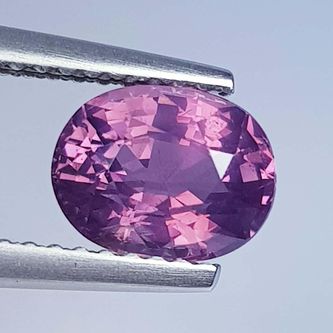 Natural Spinel Oval Cut 1.73 ct (1 of 4)