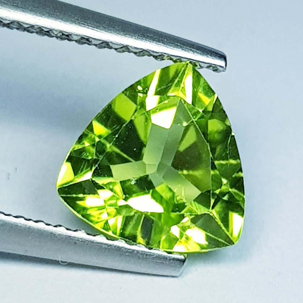 1.80 Ct Natural Peridot Triangle Cut (1 of 4)