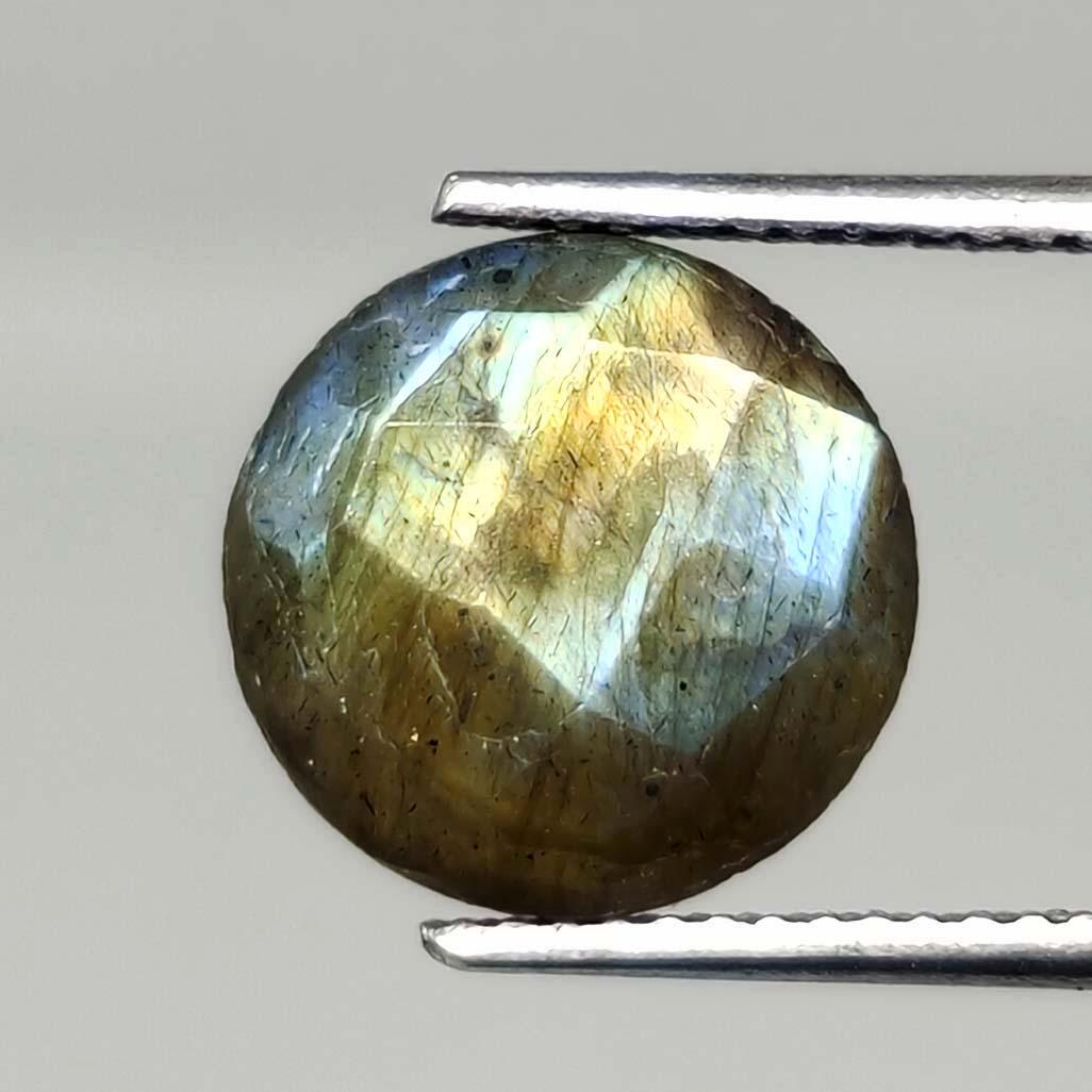 3.45 ct Natural Faceted Labradorite: No Reserve! Title: 3.45 ct Natural Faceted Labradorite Additional Information: Gemstones: Labradorite Carat Weights: 3.45 ct Size/Dimensions: 10 X 10 mm Origin : Labrador Materials & Techniques: Labra