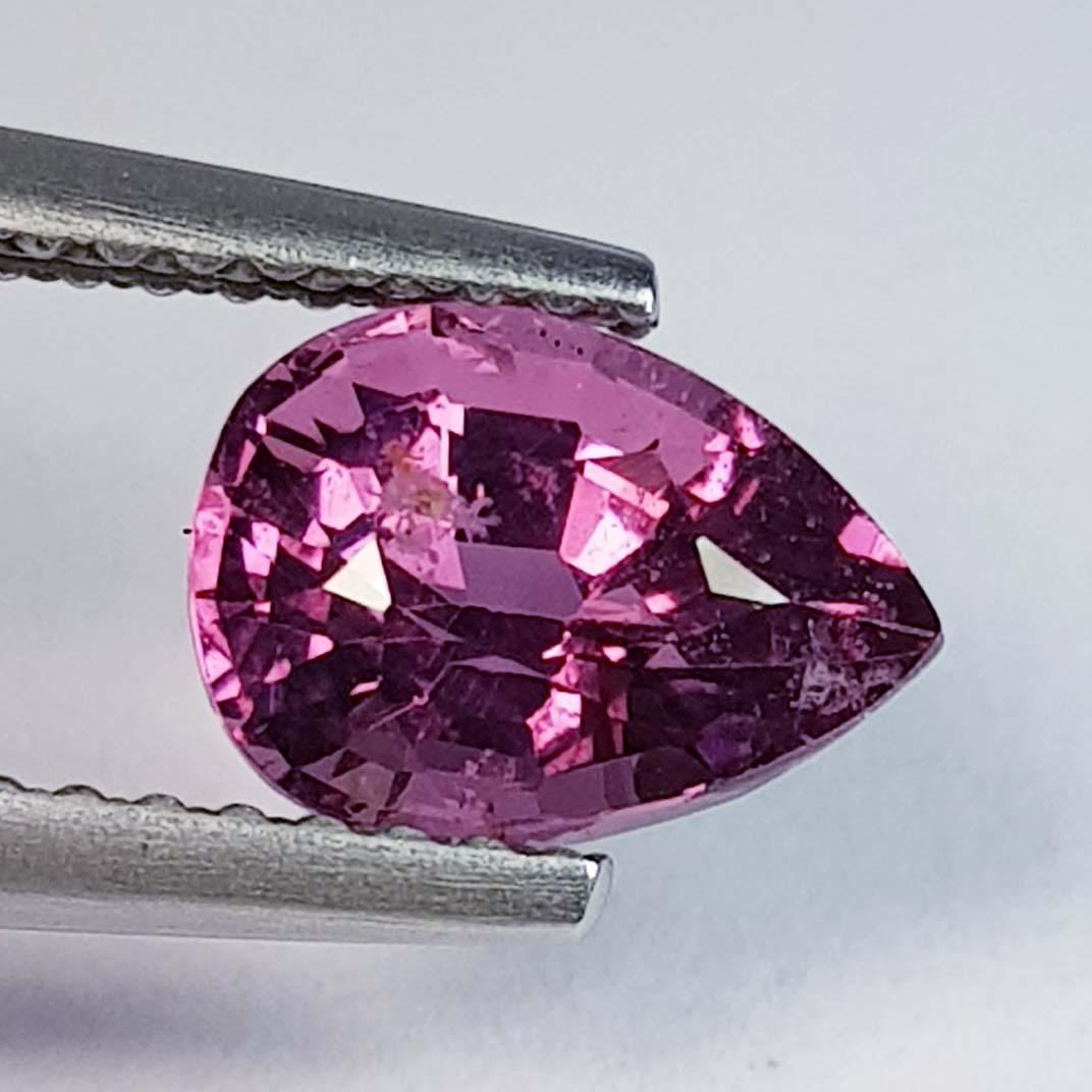 Natural Spinel Pear Cut 1.58 ct: No Reserve! Title: Natural Spinel Pear Cut 1.58 ct Color/Clarity: VVS Gemstones: Gemstones Carat Weights: 1.58 Size/Dimensions: 8.00 x 6.00 x 4.70 Additional Information: Pear - Burma Shipping: Domes