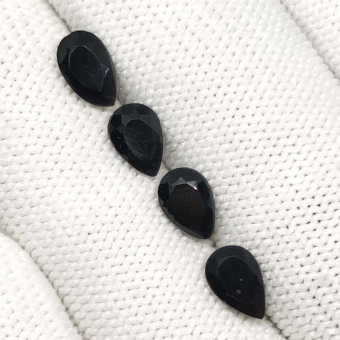 3.30 ct Natural Faceted Black Onyx Lot: No Reserve! Title: 3.30 ct Natural Faceted Black Onyx Lot Additional Information: Gemstones:Onyx Carat Weights: 3.30 ct Size/Dimensions: 8 X 5 Materials & Techniques: Onyx Weight Unit: Ct Shipping: