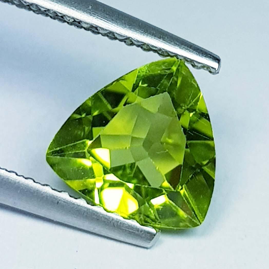 1.67 Ct Natural Peridot Triangle Cut (1 of 4)