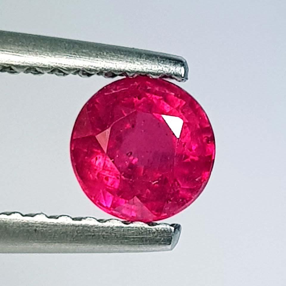 0.76 Ct  Natural Ruby Round Cut (1 of 4)