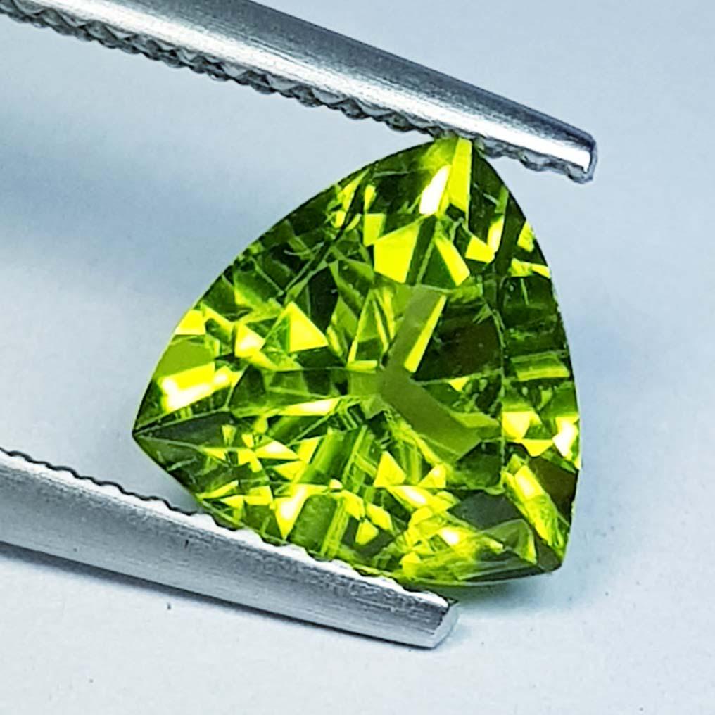 1.94 Ct Natural Peridot Triangle Cut (1 of 4)