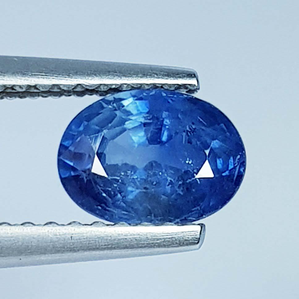 1.73 ct Natural Blue Sapphire: No Reserve! Title: 1.73 ct Natural Blue Sapphire Color/Clarity: Loosegemstone Gemstones: VS Carat Weights: 1.73 Size/Dimensions: 8.80 x 6.90 x 3.00 Additional Information: Oval - Burma Shipping: Dom