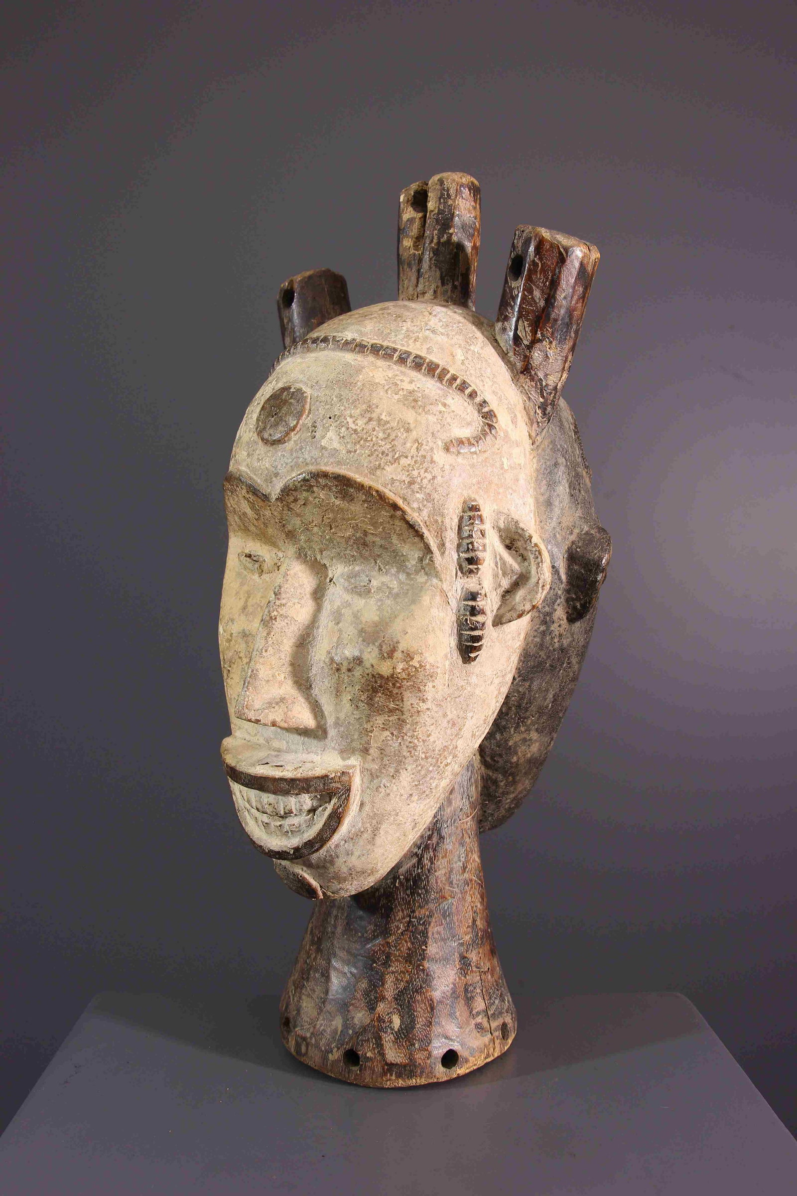 Janiform crest mask Idoma Ungulali - Nigeria - African Art Tribal Art: Title: Janiform crest mask Idoma Ungulali - Nigeria - African Art Tribal Art Item Category: Head, reliquary, figure, statue Date/Period: Mid 20th century Origin: Nigeria Materials: Wood Dimensions: 14