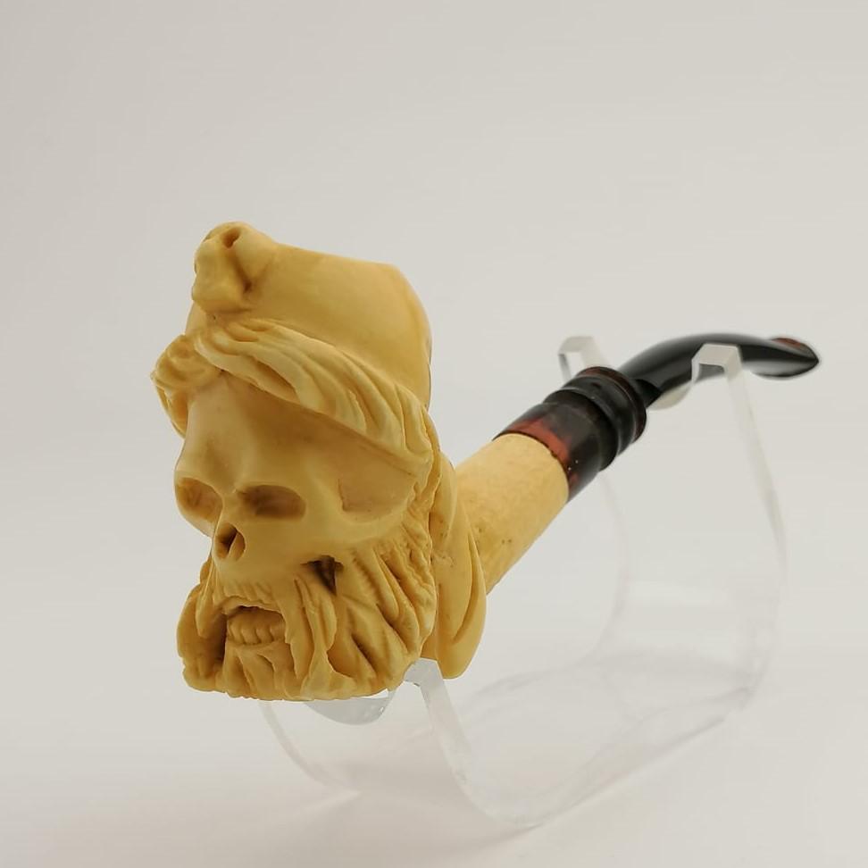 Pirate Skull,Hand carved Meerschaum Pipe: Title: Pirate Skull,Hand carved Meerschaum Pipe Materials: Meerschaum Dimension: 5.7 inch (14.5cm) Additional Information: Pirate Skull,Hand carved Meerschaum Pipe. Made in Turkey,Eskisehir by Meersch