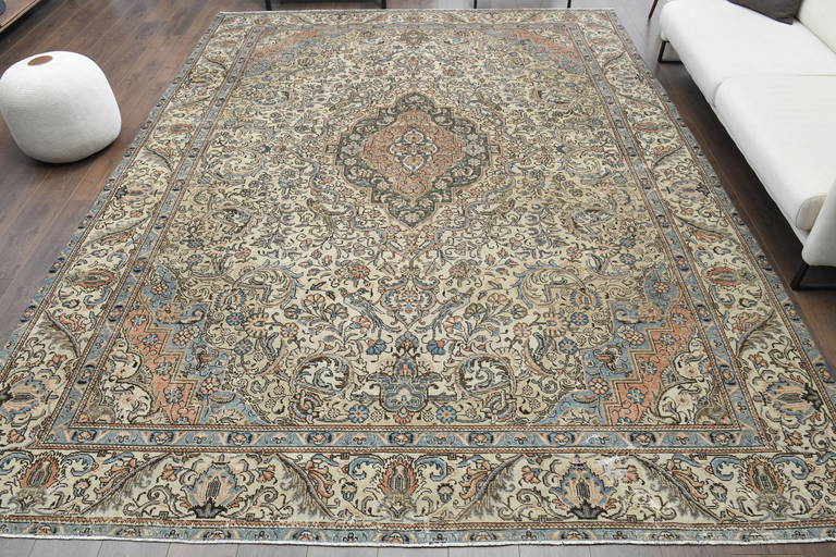 Bid in Exclusive Persian Rug Sale Auction on May 18, 2022 by Jasper52 in NY