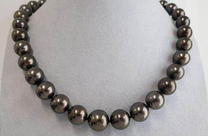 11x13.5mm Large Black Peacock Tahitian Pearls - 14 kt. White gold - Necklace: Title: 11x13.5mm Large Black Peacock Tahitian Pearls - 14 kt. White gold - Necklace Description: luxury pearl necklace, made with round Tahitian pearls, and completed with a solid invisible clasp. Tah
