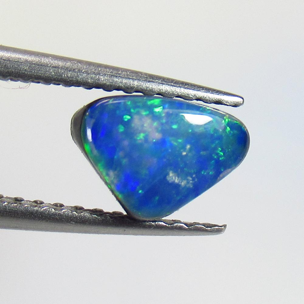 3.53 Ctw Natural Australian Doublet Opal Trillion Cabochon: No Reserve! Title: 3.53 Ctw Natural Australian Doublet Opal Trillion Cabochon Stone Clarity: Opaque Gemstones: Natural Australian Opal Carat Weights: 3.53 Size/Dimensions: 8.30 x 8.30 x 6.10 mm Additi