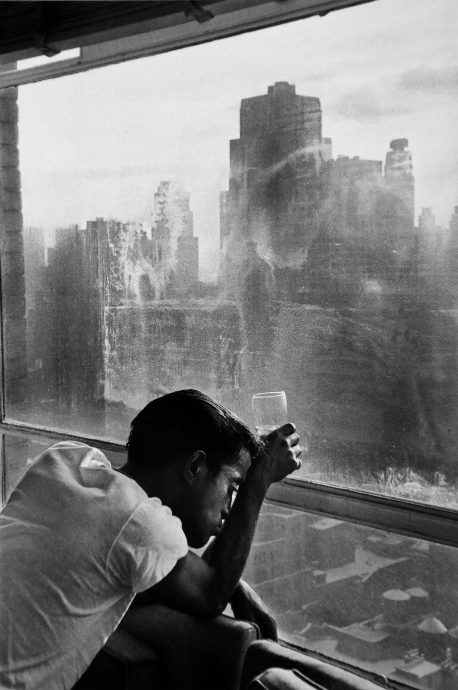 Burt Glinn: Sammy Davis Jr, Manhattan 1959: Artist: Burt Glinn Title: Sammy Davis Jr, Manhattan 1959 Date Printed: 2008 Medium: High Quality Photo Print with Copyright Burt Glinn/Magnum Photos Origin: Printed in Italy - Portfolio Edition by Cor