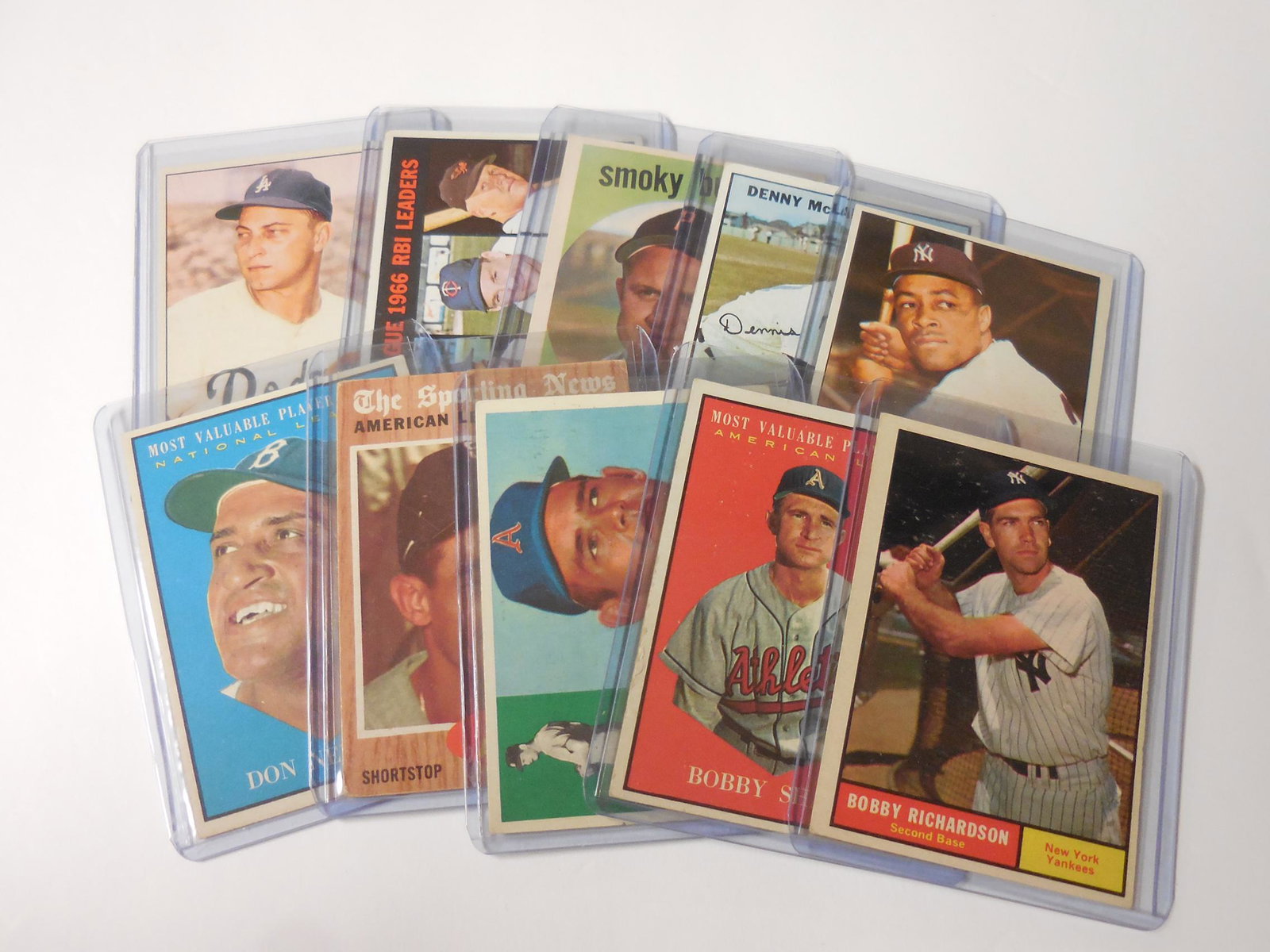 VINTAGE TOPPS BASEBALL CARD LOT (1 of 3)