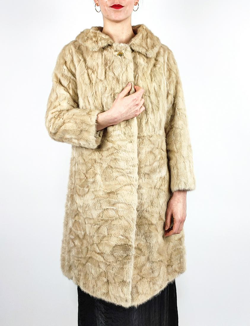 BLONDE MINK FUR COAT - US 8-10 - EU S-M: Title: BLONDE MINK FUR COAT - US 8-10 - EU S-M Description: Aproximate size- EU: S-M; US: 8-10 : Important details: Length: 92cm/36.22in -Shoulders width:46cm/18.11in -Sleeve Length:56cm/22.05in -Bust