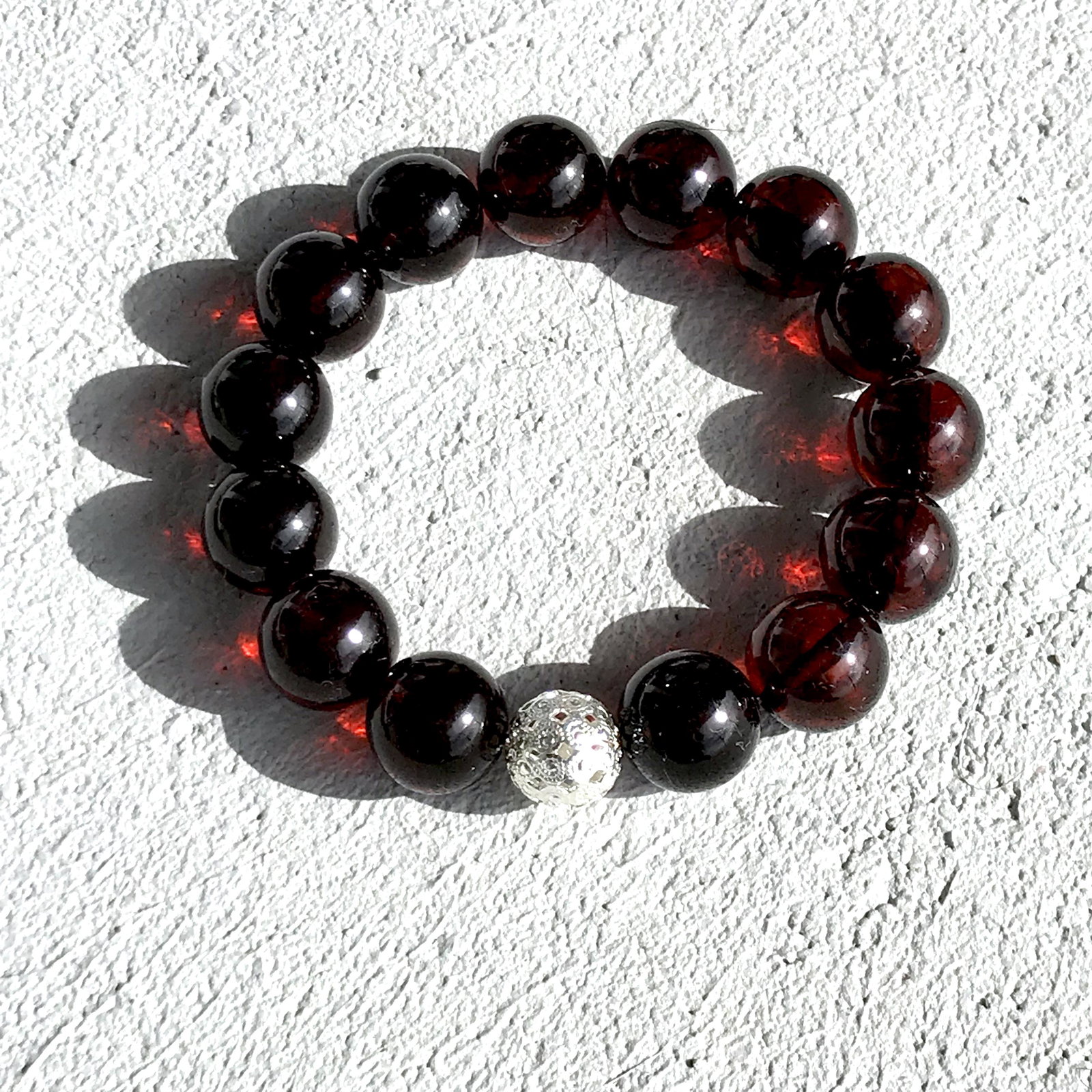 Unique and Staggering Amber Bracelet made from Round Amber beads: Title: Unique and Staggering Amber Bracelet made from Round Amber beads Metal: None Gemstones: Amber Weight: 15.2 g Size: Bead size: 12.5 mm Made of: Reconstituted Amber Additional Information: Amber 