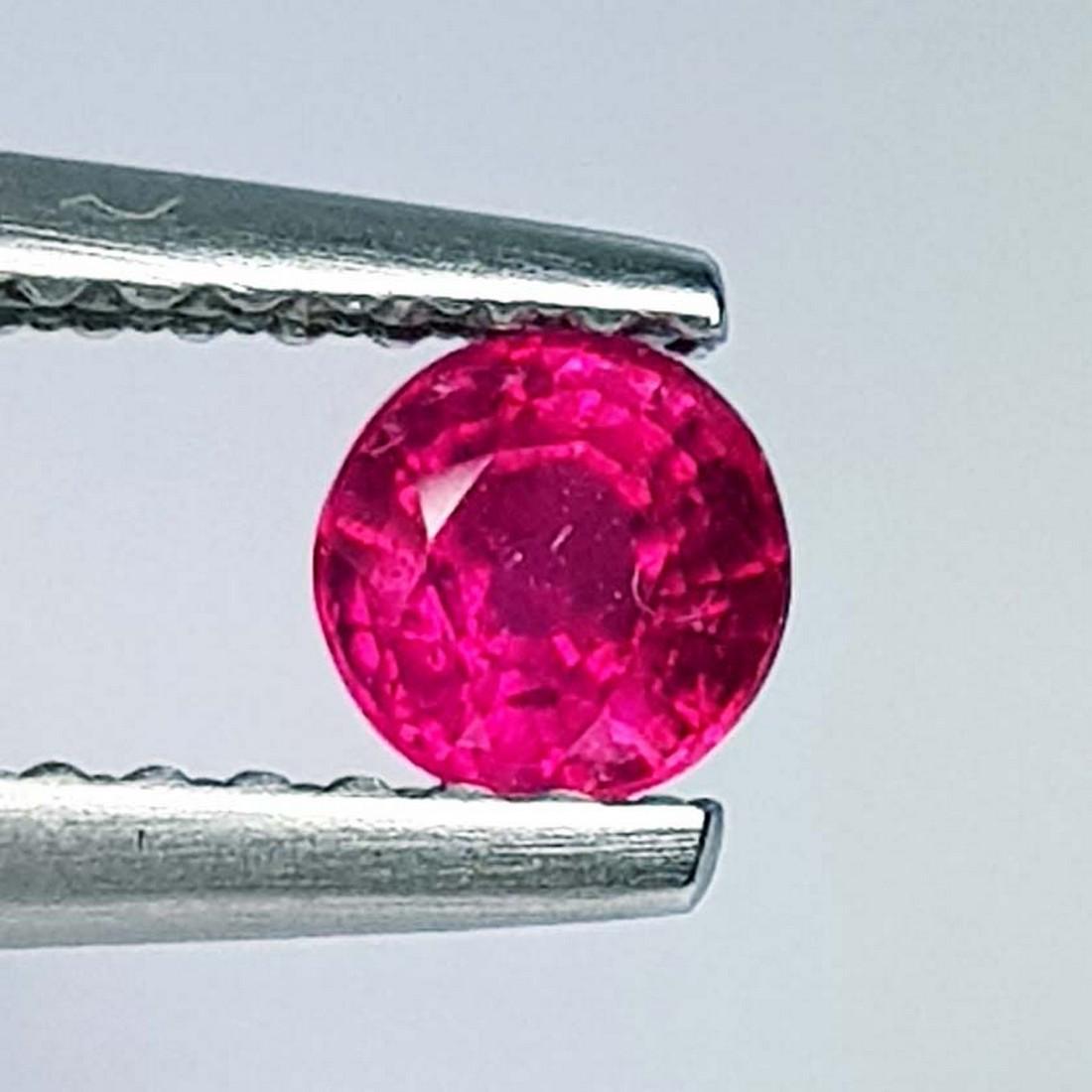 0.44 Ct  Natural Ruby Round Cut (1 of 2)