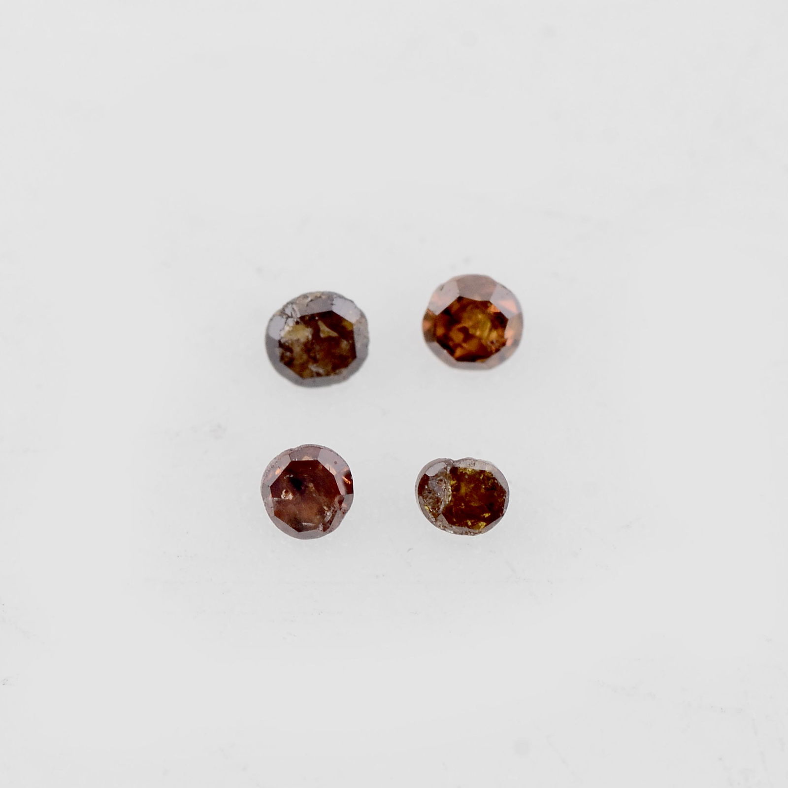 Fancy Red Color 0.052 Carat Round Shape Natural Diamond Loose Gemstone 4 Pieces: No Reserve! Title: Fancy Red Color 0.052 Carat Round Shape Natural Diamond Loose Gemstone 4 Pieces Additional Information: Specification of Gemstone Stone : Diamond Shape : Round Size : 1.5L x 1.5W mm